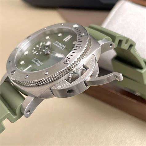 submersible verde militare 42mm